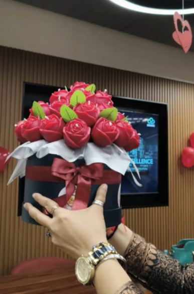 Royal Luxe Red Rose Candle Bouquet